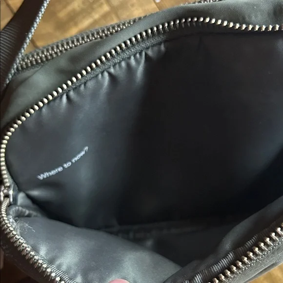 Lululemon Crossbody Camera Bag 2L - Picture 3 of 6